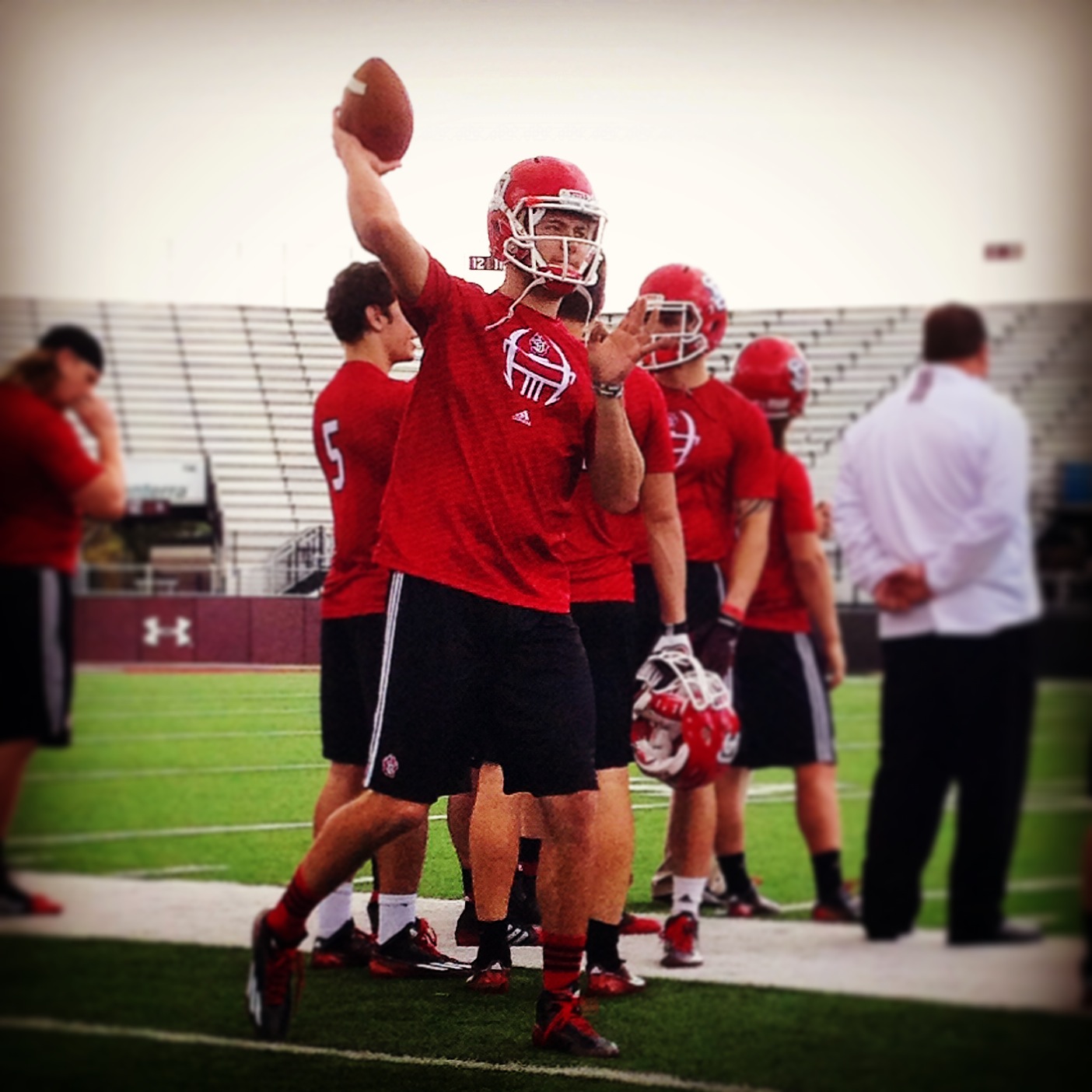 USD quarterback Kevin Earl